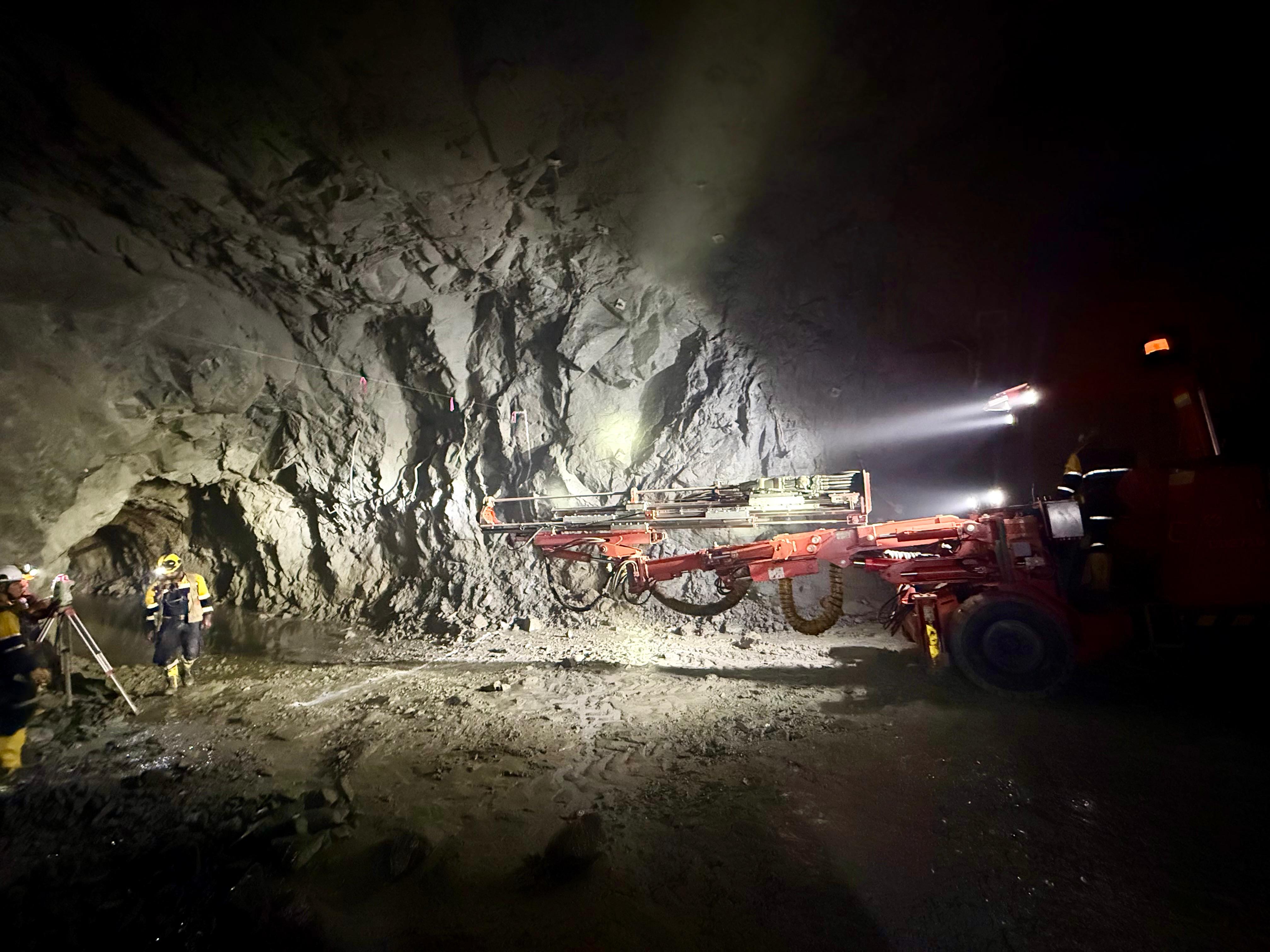 Face drilling underground with a long-hole drill rig